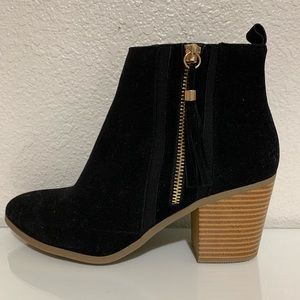 *Never Worn* JustFab ankle booties